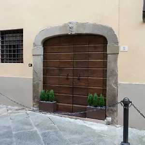 https://fioraia5-dimora.it-tuscanyhotel.com